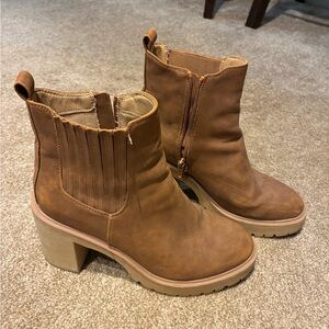 Dolce Vita Tan Women's Chunky Heel Chelsea Boot